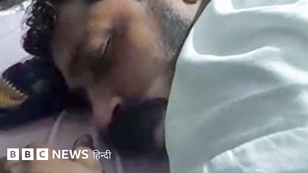 BBCHindi's tweet card. यूपी पुलिस के मुताबिक चंद्रशेखर आज़ाद की कार पर बुधवार शाम को सहारनपुर के देवबंद में हमला हुआ. उनकी स्थिति ख़तरे से बाहर बताई गई है. विपक्ष ने इस घटना को लेकर यूपी सरकार पर निशाना साधा है.