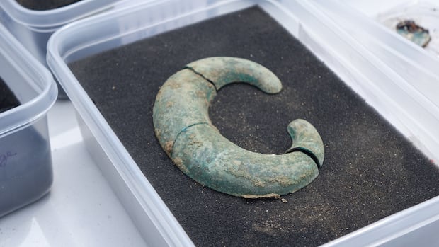 jake_a_loo's tweet card. Buried beneath the flowers, trees and statues dotting the grounds of Parliament Hill are the remnants of a military complex that predates both Confederation and the founding of Ottawa.