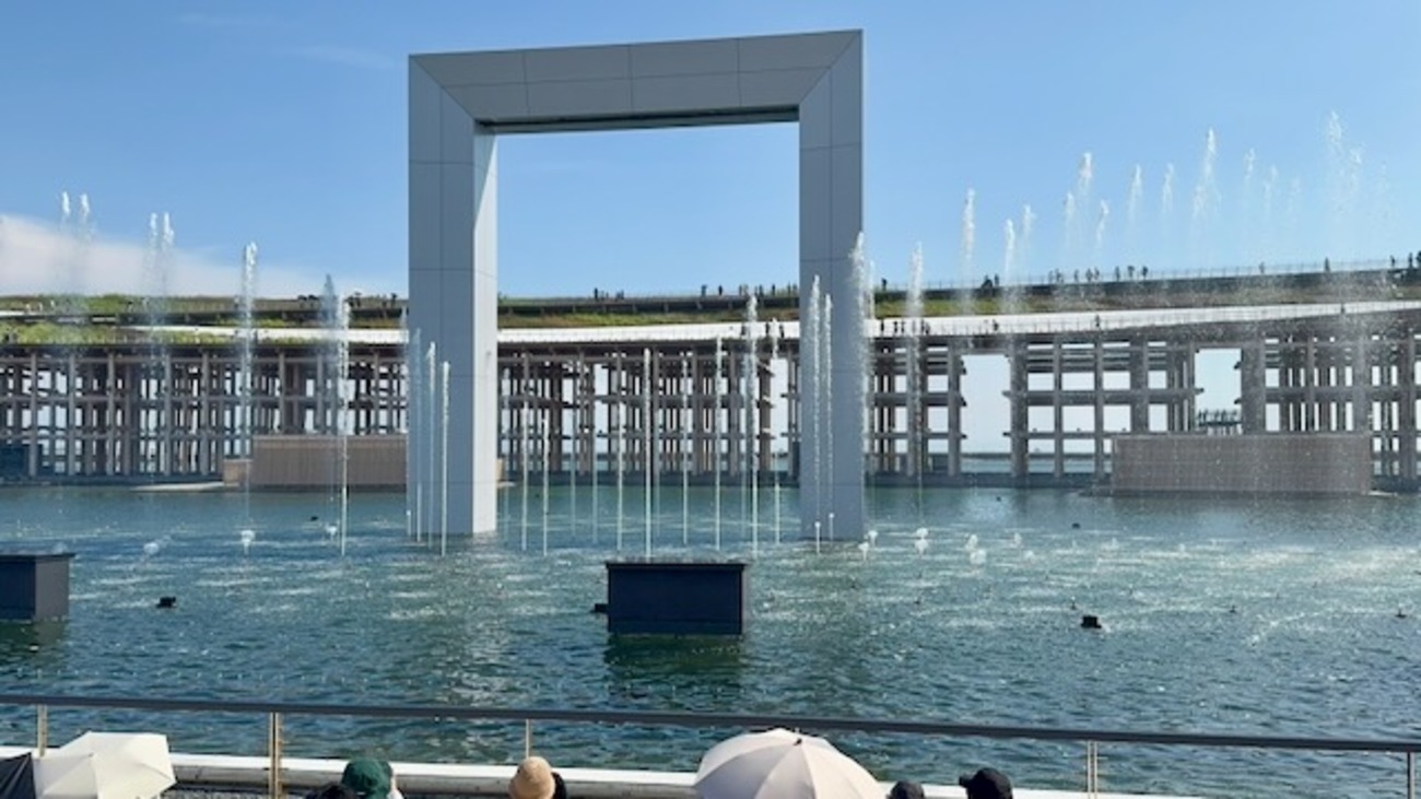 classairline's tweet card. 夏休み日帰り大阪関西万博旅行の続きになります。 classairline.hatenablog.com 西ゲートから入場 マーケットプレイスで早めのランチ eMoverバスで東ゲートへ移動 大屋根リングの上へ コモンズ館見学 水上ショーを見学 その他の展示を外観から見学 帰りは伊丹空港直行リムジンで 大阪関西万博日帰り…