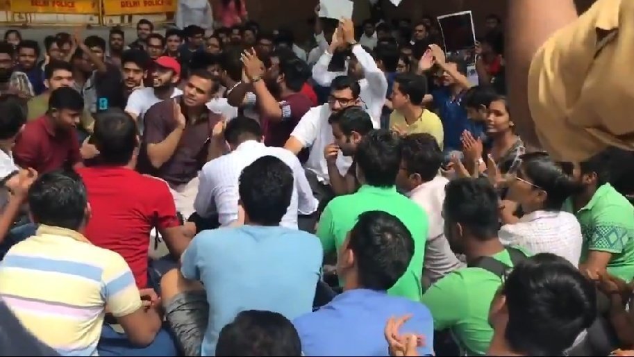 TheGauravModi's tweet card. ICAI Please Change. Please amend 39(4)