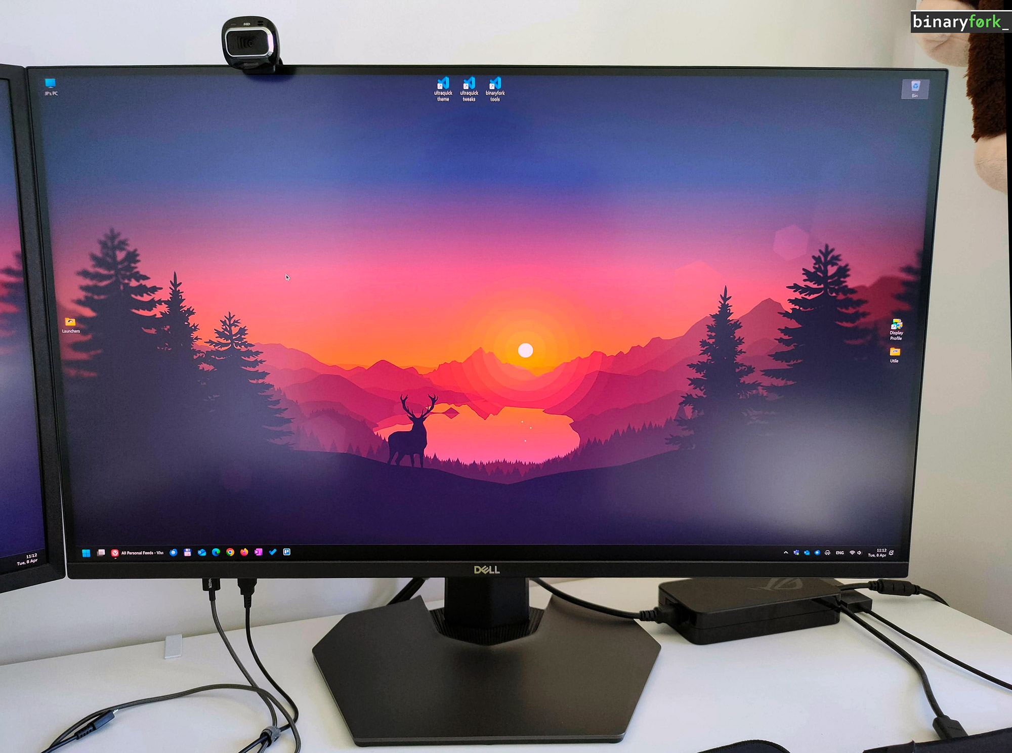 binaryforkcom's tweet card. Dell G3223Q is a gaming monitor with a 144 Hz refresh rate and a very spacious 32 inch IPS panel. This monitor checks all the boxes of a casual gamer that