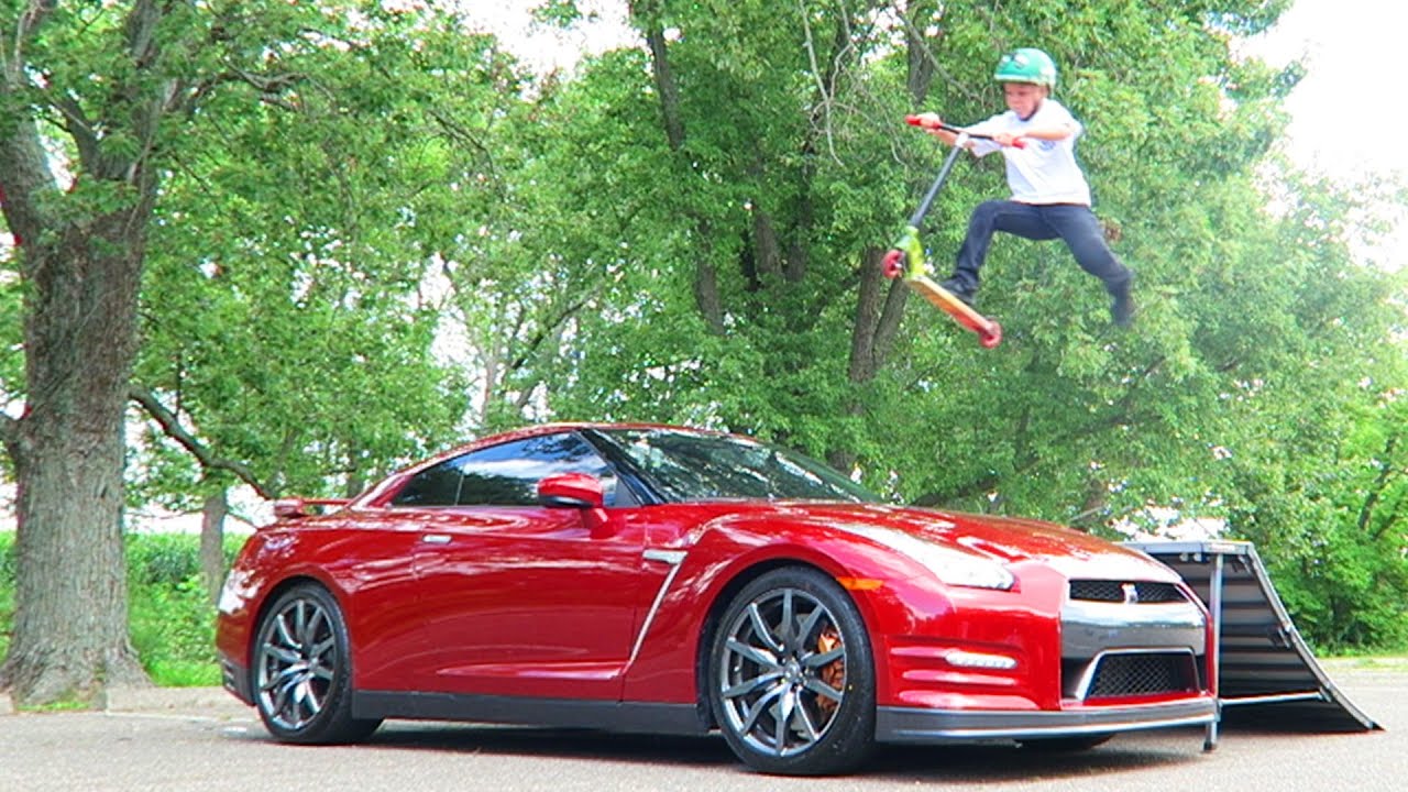 RomanAtwood's tweet card. SUPER BAD IDEA!! GTR vs SCOOTER!