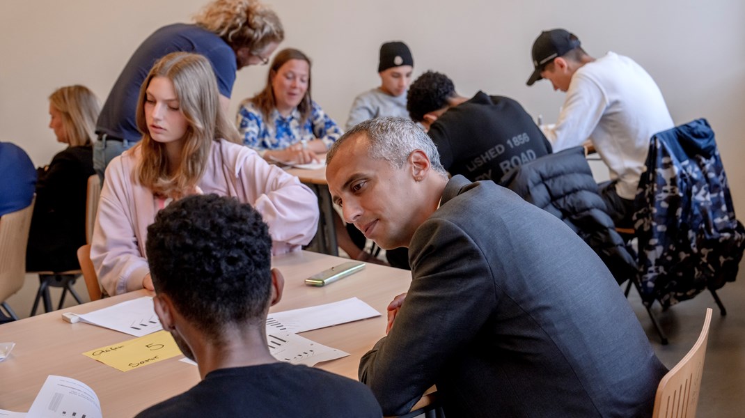 Gymlaererne's tweet card. Mattias Tesfayes ønske om at reformere ungdomsuddannelserne kan føre til en hierarkisk opdeling af de unge, hvor kun dem med høje karakterer vil blive alment dannede, skriver Kåre Blinkenberg.