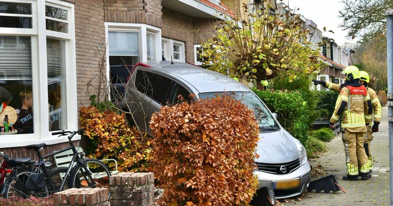 112 melding Auto ramt woning in Hoorn