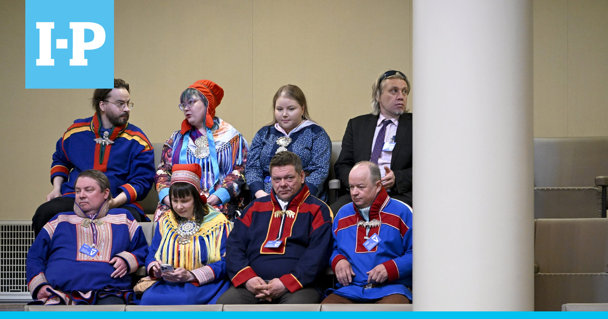 biret's tweet card. Saamelaiskäräjien puheenjohtajisto oli tullut tiistaina seuraamaan eduskunnan viimeistä saamelaiskäräjälain muutosta koskevaa keskustelua. Lain hyväksymisestä tai hylkäämisestä on määrä äänestää...