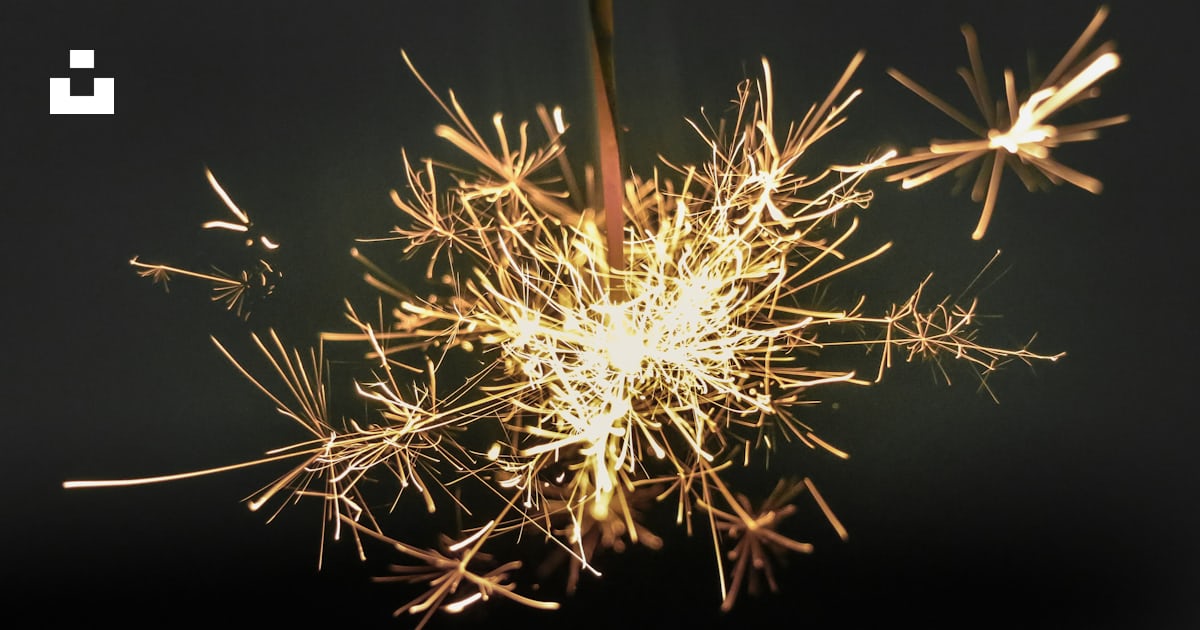 deletec1's tweet card. Sparkler – Eutah Mizushimaが撮影したこの写真をUnsplashでダウンロードする