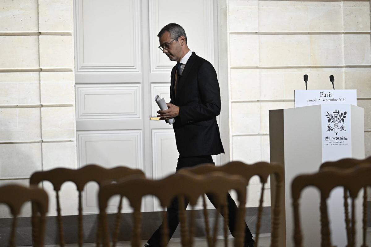 AlexLeDrollec's tweet card. Secrétaire général de l’Elysée depuis 2017, Alexis Kohler quitte ses fonctions ce lundi 14 avril. Quel rôle a-t-il joué auprès du chef de l’Etat ? Son départ marque-t-il la fin du macronisme ? Les...