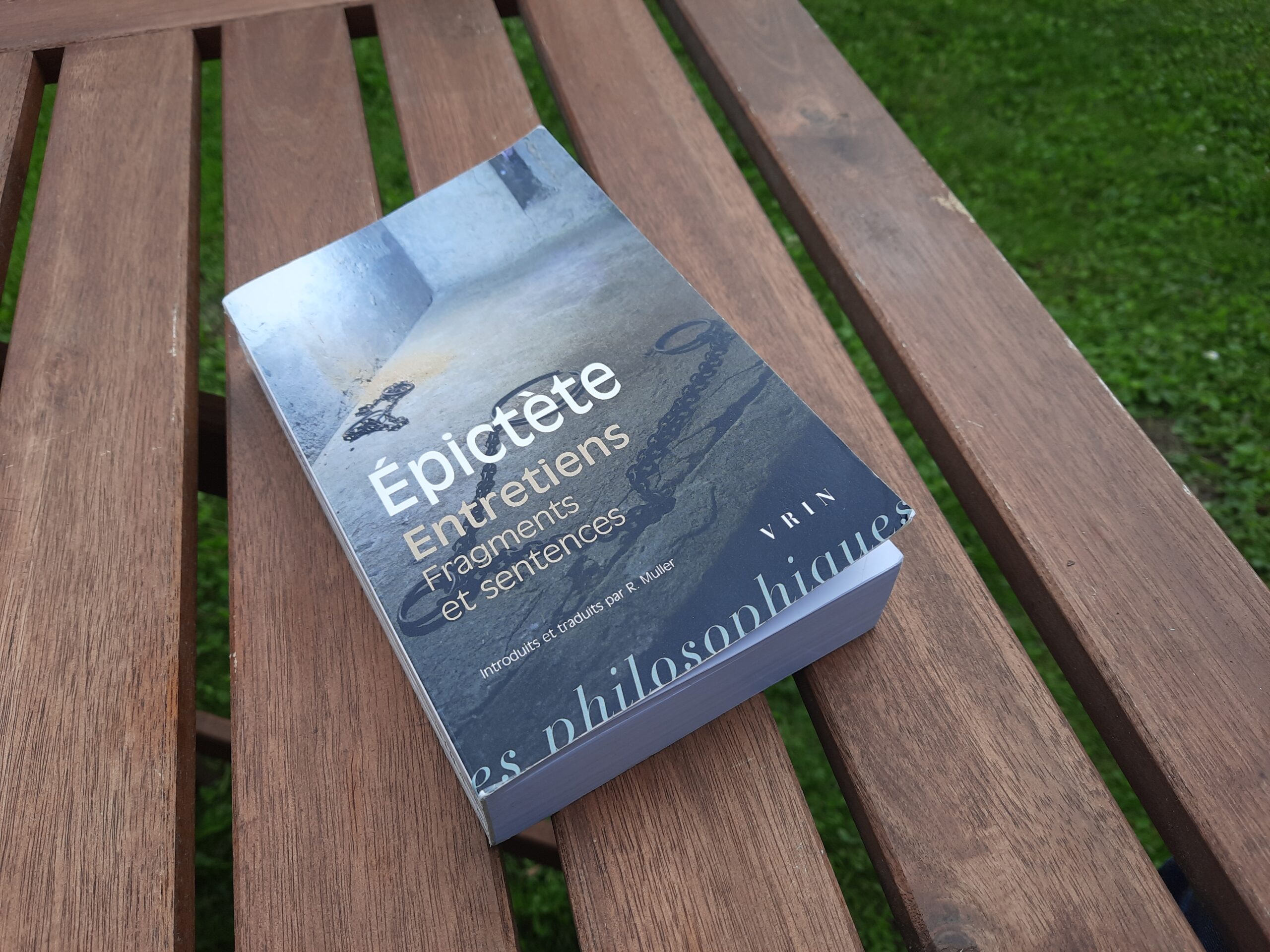 StoaGallica's tweet card. La lecture suivie du livre II des Entretiens d'Epictète commence en janvier 2024 sur le groupe Facebook Stoa Gallica: pour un stoïcisme contemporain.