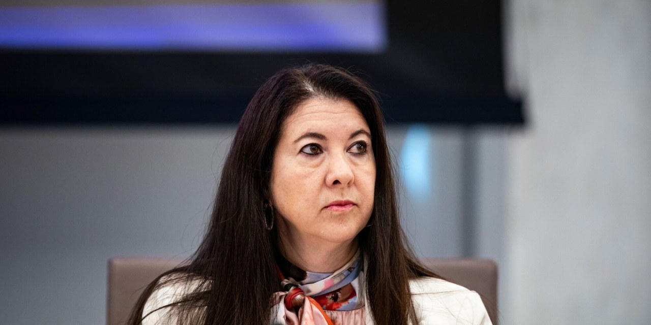 WSJ's tweet card. New disclosures show that Kugler made several stock transactions that violated Fed policies and prompted an ethics probe.