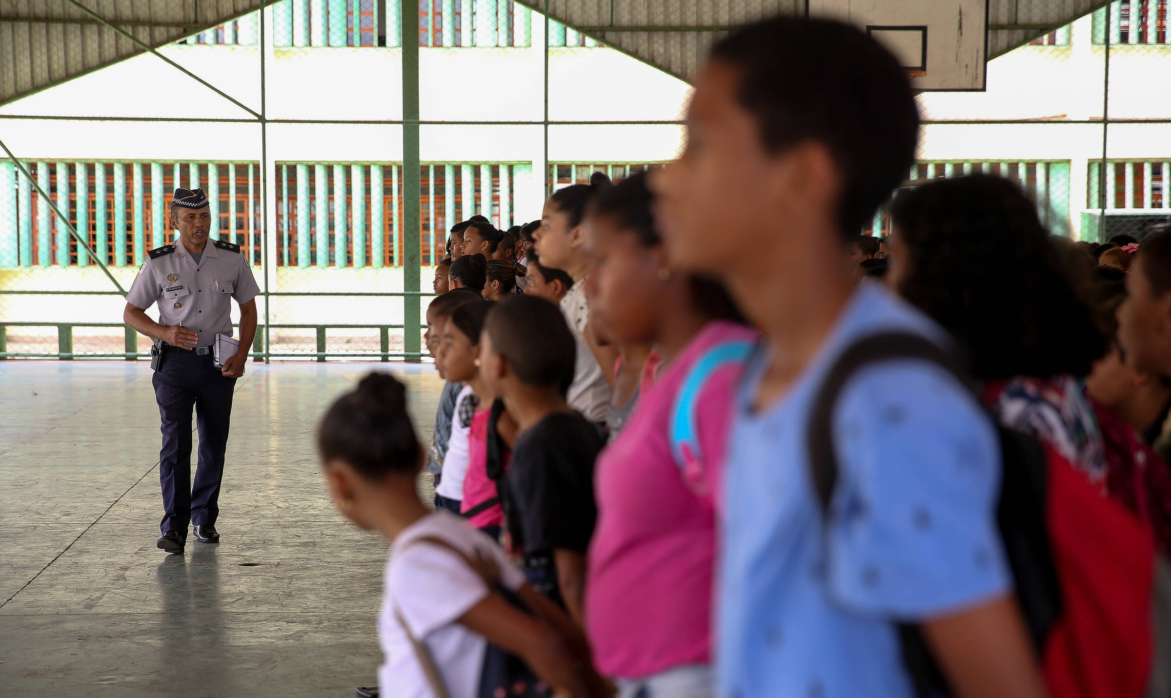 ClaudiaCostin's tweet card. Não é domesticando jovens que os prepararemos para desafios do século 21