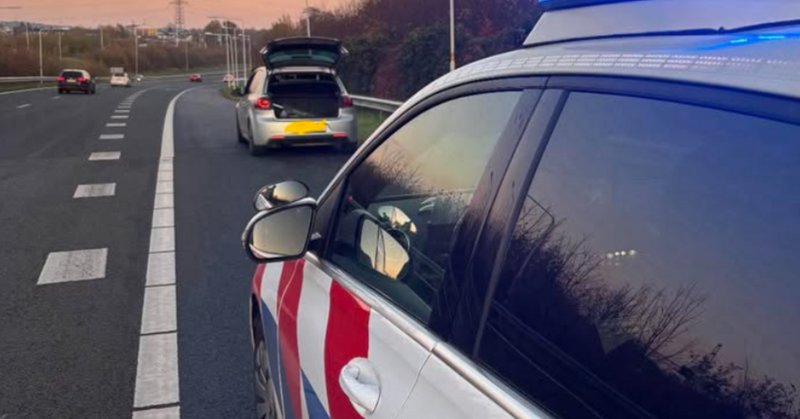 Politie haalt kind uit auto bij drugsincident op snelweg Maastricht