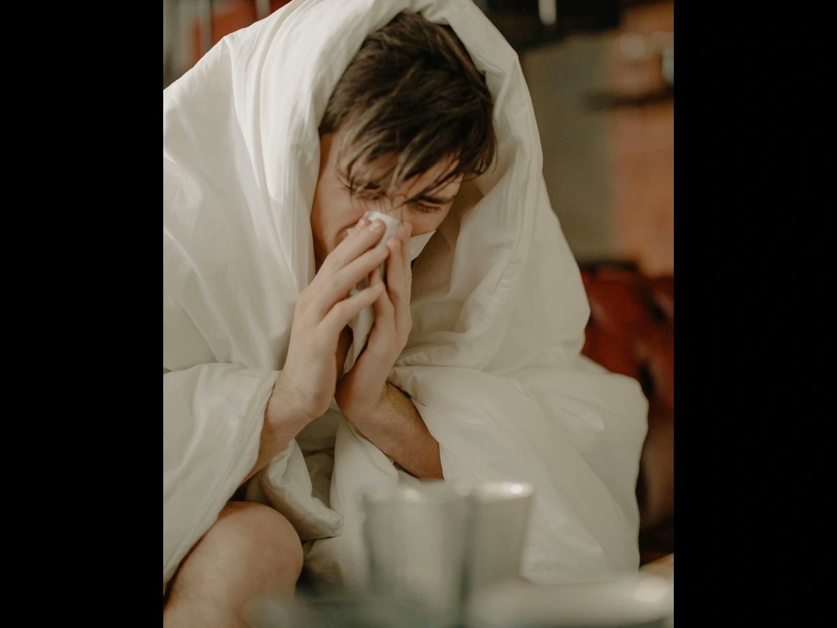 aishasaleemu's tweet card. Discover simple, natural, science supported ways to soothe cold and flu symptoms this winter. Hydration, warm foods, probiotics, sleep, and more for faster, easier recovery.