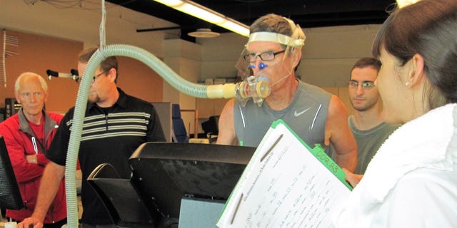 sweatscience's tweet card. Jack Daniels retests Jim Ryun, Gerry Lindgren, and 20 other elites 45 years after his initial studies on them.