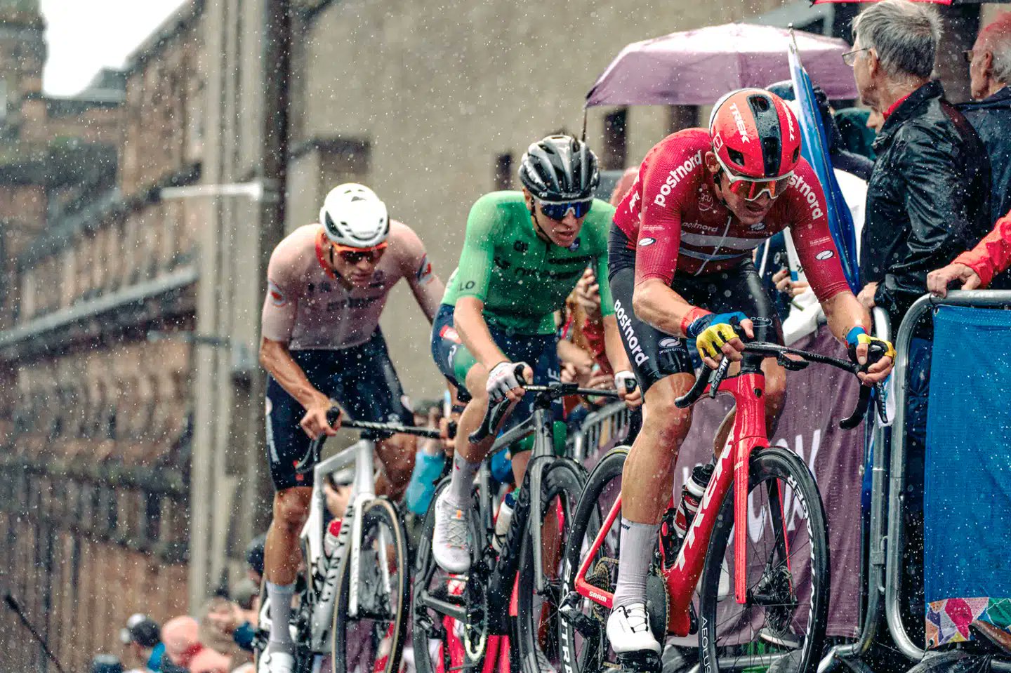 nygaardbn's tweet card. Hjertets bjerge. Mathieu van der Poel var urørlig i udførelsen af sin største ambition og blev en smuk ny verdensmester i Skotland.