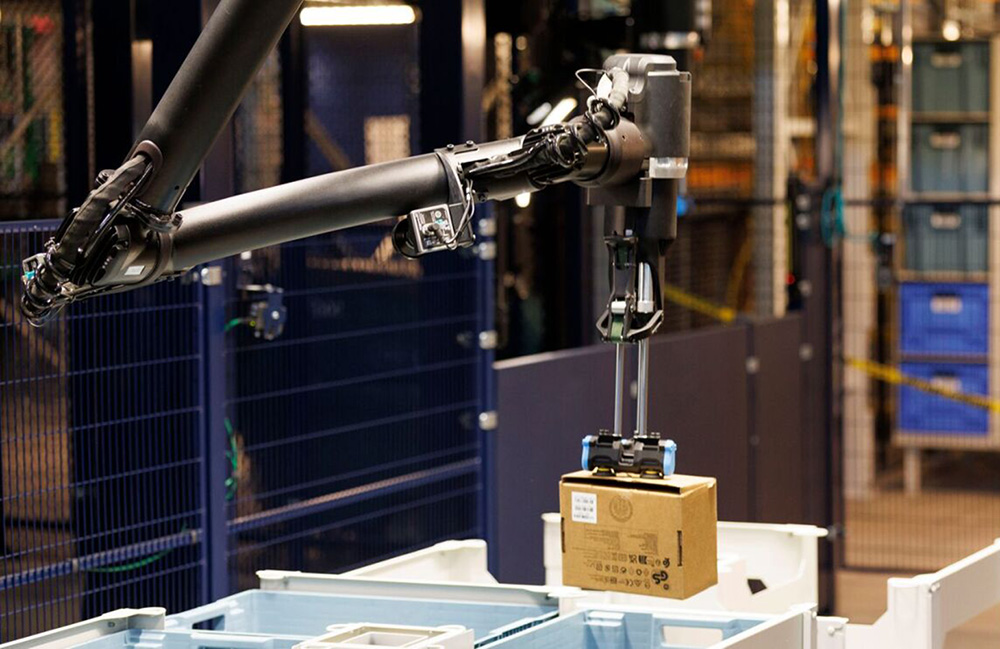 iotguide's tweet card. Amazon unveiled its latest robot, Blue Jay, that can pick, stow, and consolidate 75% of items in fulfillment centers.