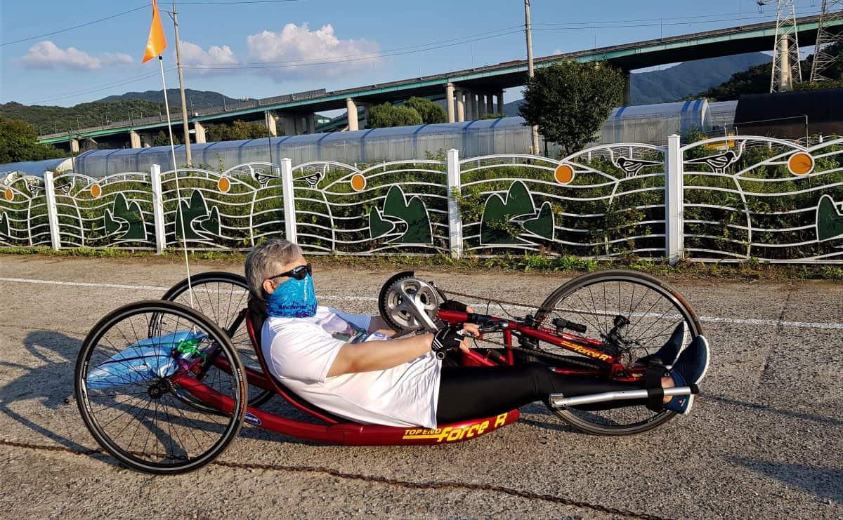 JoSungmin5's tweet card. 코로나19로 인해 장애인 생활체육 참여율이 소폭 감소한 것으로 드러난 반면, 지난 1년간 운동 경험이 없는 장애인도 절반이 넘은 것으로 나타났다. 문화체육관광부와 대한장애인체육회가 전국 등록 장애인 1만 명을 대상으로 ‘2020년 장애인 생활체육’을 조사한 결과를 23일 공개했다.