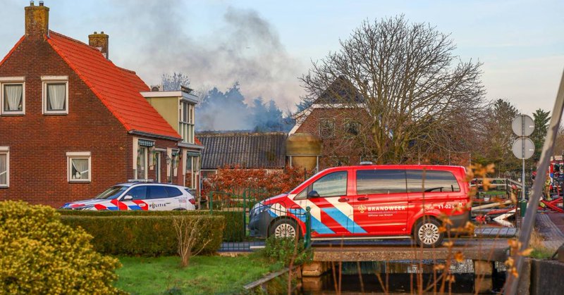 Flinke brand in schuur Oostzaan, paarden in veiligheid gebracht