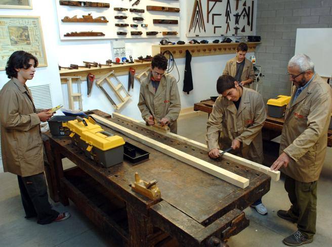 d_stevanato's tweet card. Il governo prepara il decreto aprile con i nuovi sostegni per famiglie e imprese