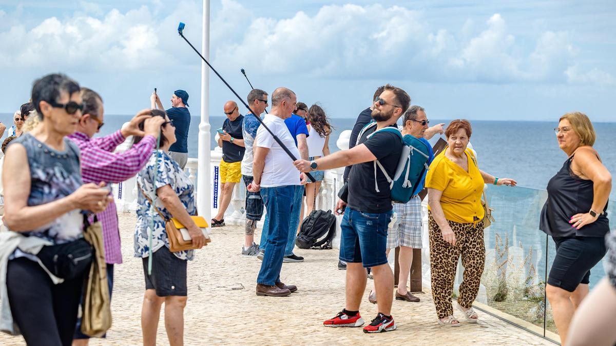 FernanSQL's tweet card. La asociación se encargará de trasladar a administraciones y entidades de la Comunidad Valenciana los avances que se produzcan en el consorcio Deploytour que encabeza la pyme mallorquina Any Solutions