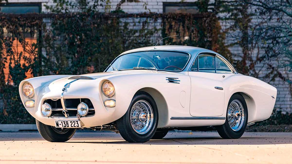 automercadillo's tweet card. El Pegaso Z-102 fue un modelo fabricado en España para rivalizar con Ferrari y una de sus unidades ha sido vendida en Florida por casi 700.000 euros.