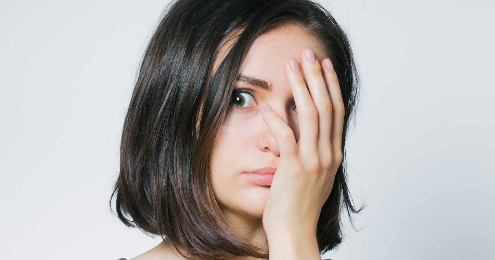 hethr_campbell's tweet card. John Mueller answers question about Google Discover traffic that collapsed, explains what to be aware of to avoid being dropped from Discover