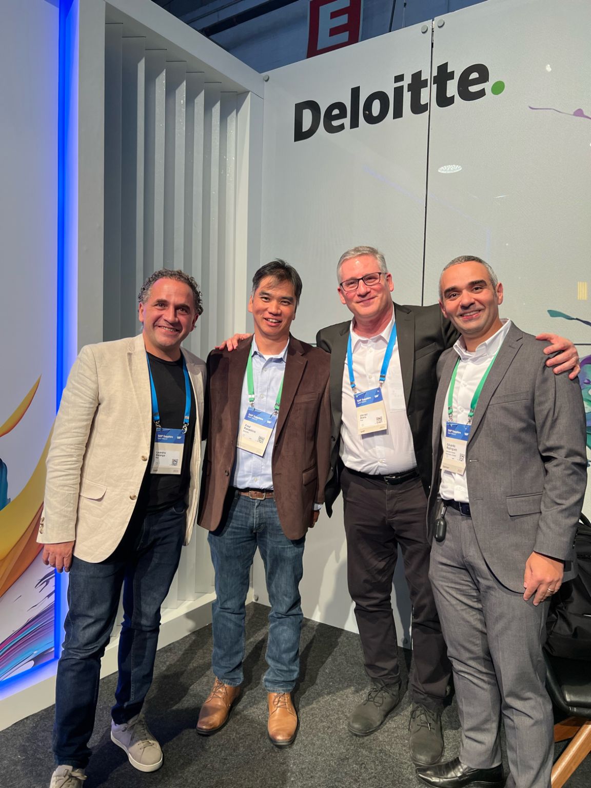 EduR0dr1gue5's tweet card. Parcerias estratégicas são chave para o sucesso! Valeu muito a pena encontrar Ubiraci Matta Leandro Estanga Fred Kanashiro e tantos outros no #sapphire2023 SAP Deloitte