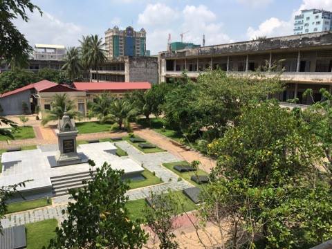 sdtcblog's tweet card. By Brendan Walsh @Brendan_Walsh94 @sdtcblog @straightdownthecentre This photo might not look like much. It might just look like an old, abandoned school or a prison yard. You’d be right. What…