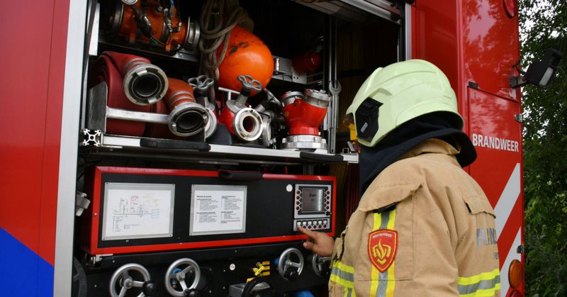 Grote brand in bijgebouw op De Haal in Oostzaan