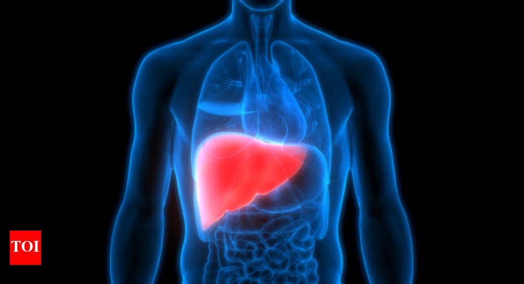 MaxHealthcare's tweet card. Forget trendy detoxes; your liver is a self-cleaning machine needing support, not gimmicks. Focus on reducing sugar and processed foods, embracing who