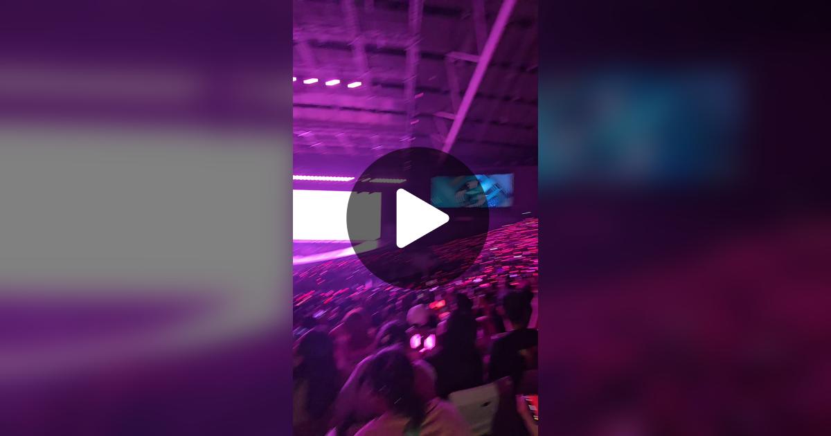 itzme_ako's tweet card. 75 likes, 2 comments. “What a moment, Dingdong and Zia is in the house 🖤🩷🔥 Super enjoy, start pa lang sulit na ung concert”