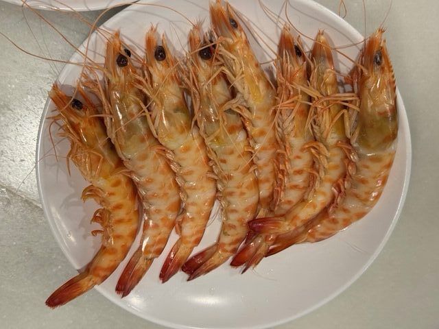 MonicaSdelMonte's tweet card. G&M (Instagram: @gastronomia_y_moda). Si hay un bocado que sabe a mar y a sur, son los langostinos de Sanlúcar de Barrameda. Y aunque su cuna está en la desembocadura del Guadalquivir, en Sevilla...