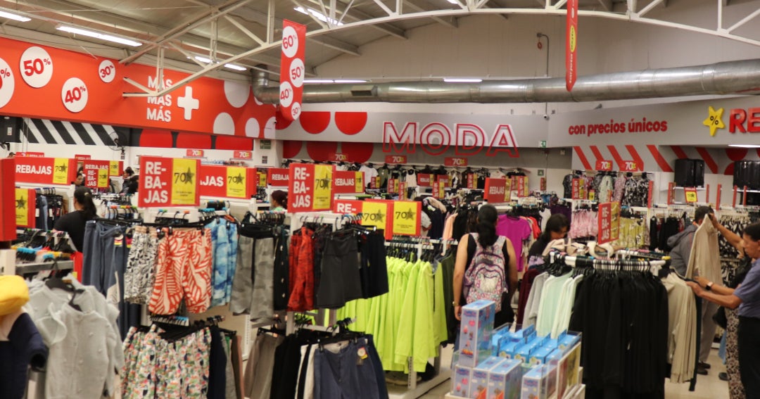 larepublica_co's tweet card. La inversión incluye la inauguración de su primer boutique de moda y su primer outlet con productos de marca propia