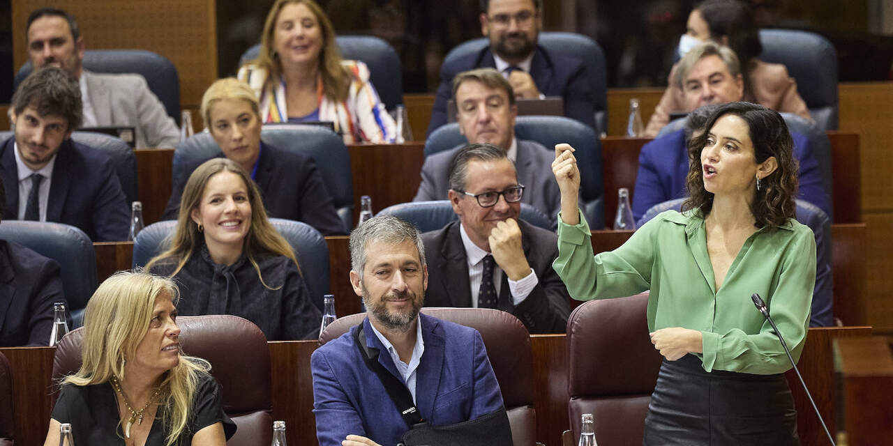 Diario_Pontev's tweet card. Din que de todos os animais da Creación, o ser humano é o único que tropeza dúas veces coa mesma pedra. Poñendo o concepto de Creación divina á parte, para e