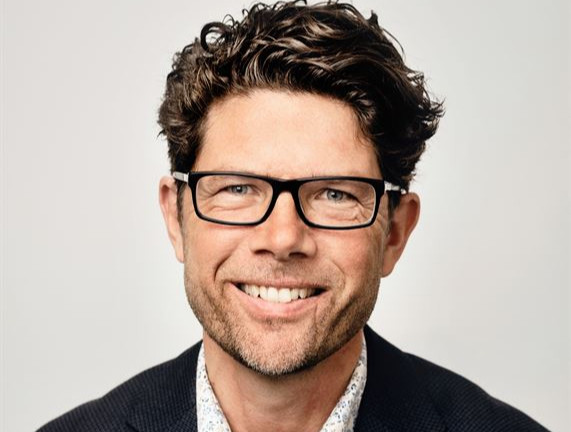 lbeekmann's tweet card. Lower alcohol consumption reduces cancer mortality. A study links a 1-liter decrease in alcohol to a 1% drop in cancer deaths.