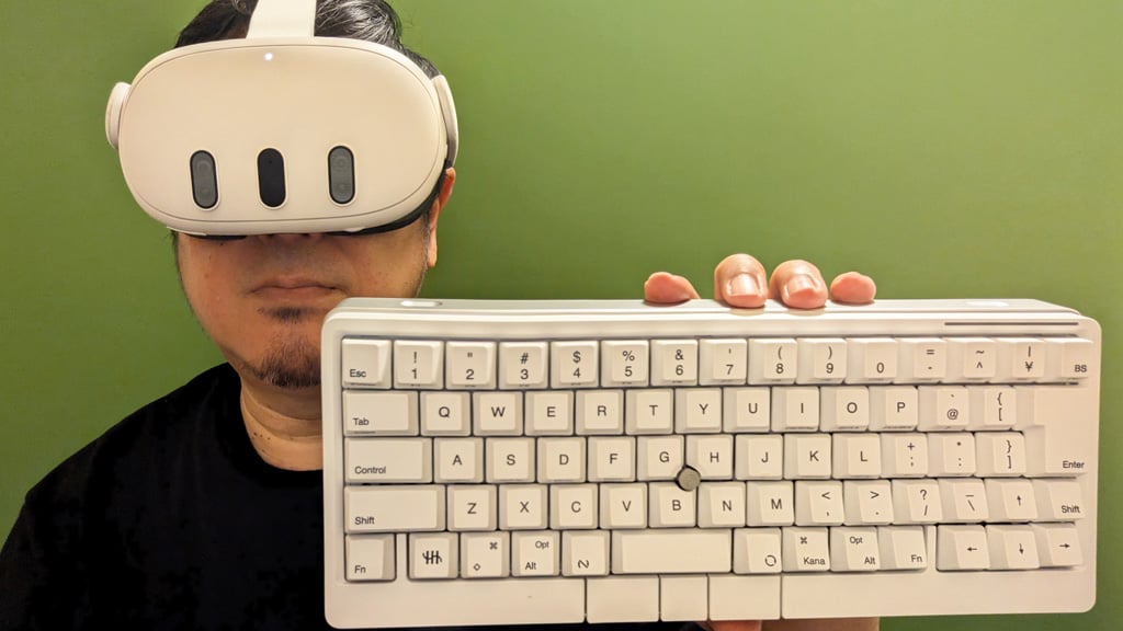 itit_news's tweet card. PFUの高性能コンパクトキーボード「Happy Hacking Keyboard」（以下HHKB）から昨年登場した新モデルで、ポインティングスティックとマウスボタン、ジェスチャーパッドを搭載する「HHKB Studio」。