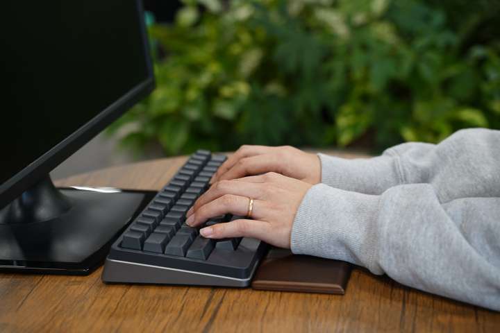 andgp_official's tweet card. コンパクトボディと抜群の操作性で人気のHHKB（Happy Hacking Keyboard）に、パームレストとキーボードルーフがセットになった「HHKBスターターキット」が登場！　特別価格は3月28日13時までの限定販売なので、この春一式揃えたいなら、このチャンスを活用してみてはいかがでしょう。