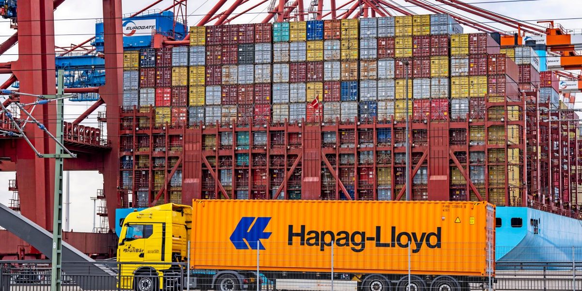 SilkeLutz's tweet card. Vereinzelt kommen positive Nachrichten aus der deutschen Wirtschaft. Kräftiges Wachstum ist aber erst 2026 zu erwarten – bevor der Rückenwind der Ausgabenpakete wieder abreißt