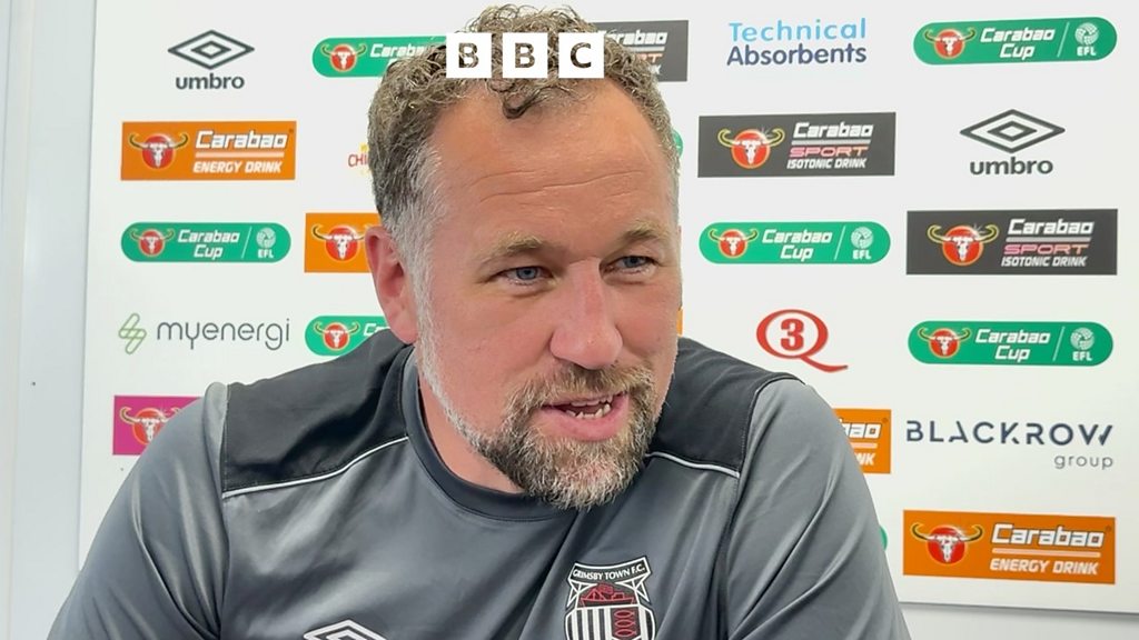 HumbersideSport's tweet card. Matt Dean talking to David Artell after Grimsby Town's 2-2 away draw at Swindon.