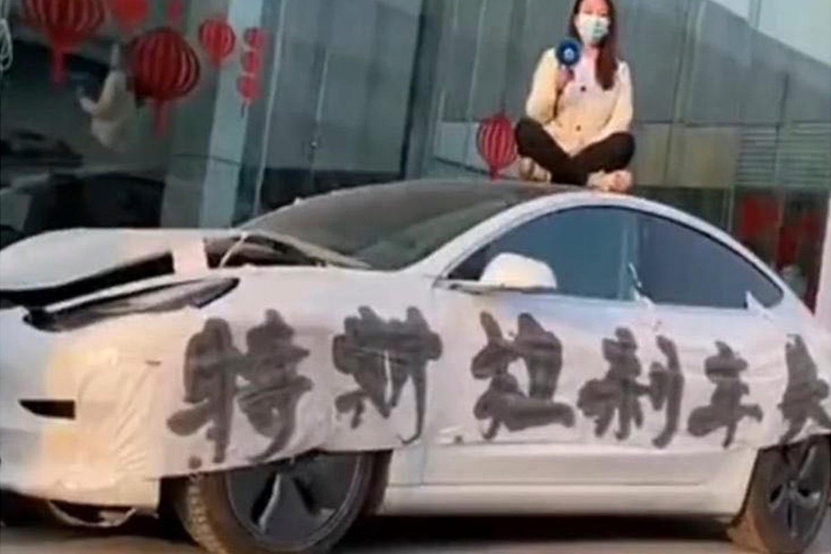 def_moose's tweet card. Tesla owner Elon Musk is a self-described ‘free speech absolutist’