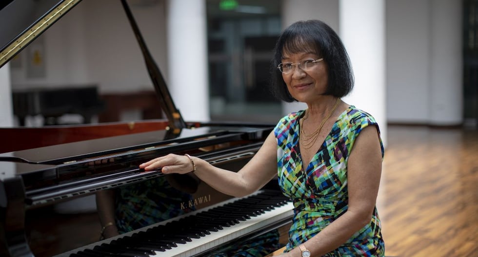 elcomercio_peru's tweet card. El Ministerio de Educación (Minedu) dio por concluido el nombramiento de la maestra y pianista Lydia Hung Wong como presidenta de la Comisión Organizadora de la Universidad Nacional de Música (UNM)...