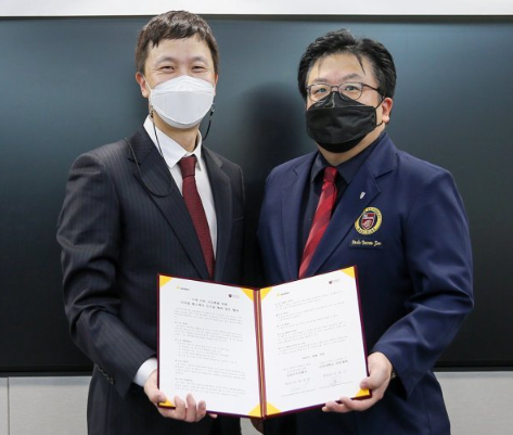 SimSimi_en's tweet card. We are delighted to announce that SimSimi recently signed a MOU with the Korea University Anam Hospital (Director Eul-Sik Yoon) to…