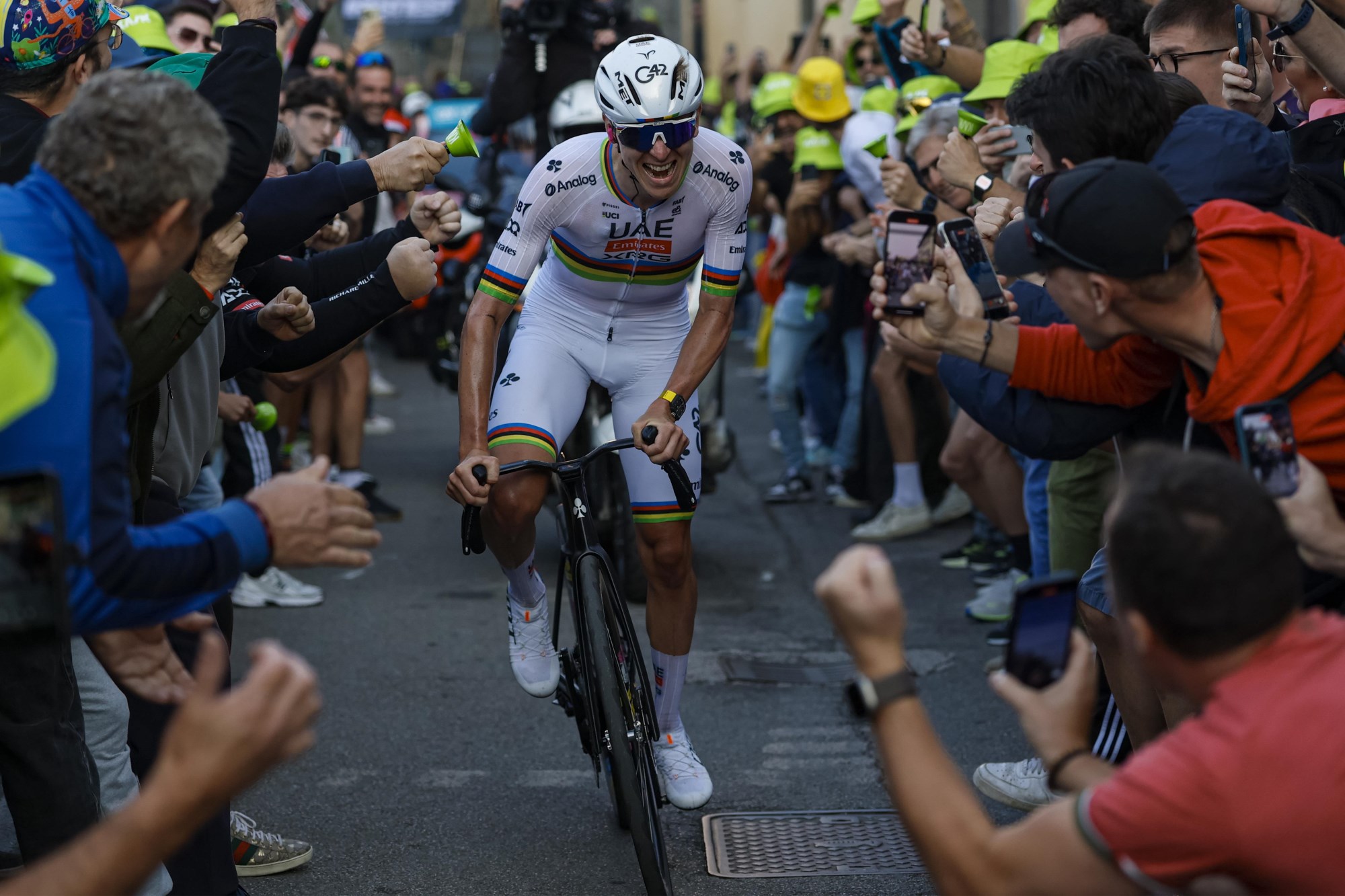 CyclingGraphs's tweet card. Without anyone challenging him, Tadej Pogačar won his fifth consecutive Il Lombardia, destroying the previous Passo di Ganda…