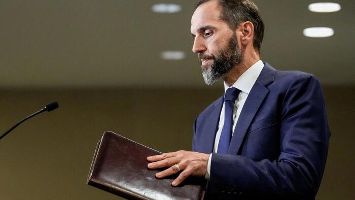 InquiringFinds's tweet card. Smith had “allegedly engaged in serious prosecutorial misconduct through the politically motivated Arctic Frost investigation and must face appropriate consequences..."