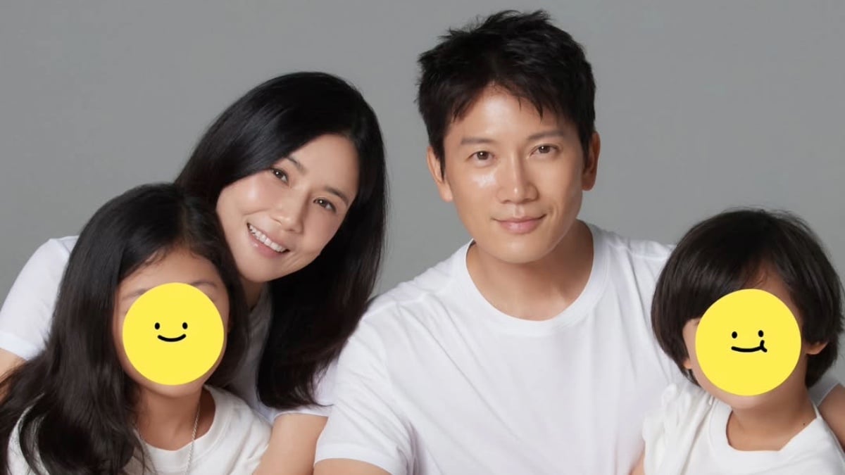 allkpop's tweet card. Actors Lee Bo Young and Ji Sung happily celebrated their 12th marriage anniversary. On September 27 KST, Lee Bo Young w…