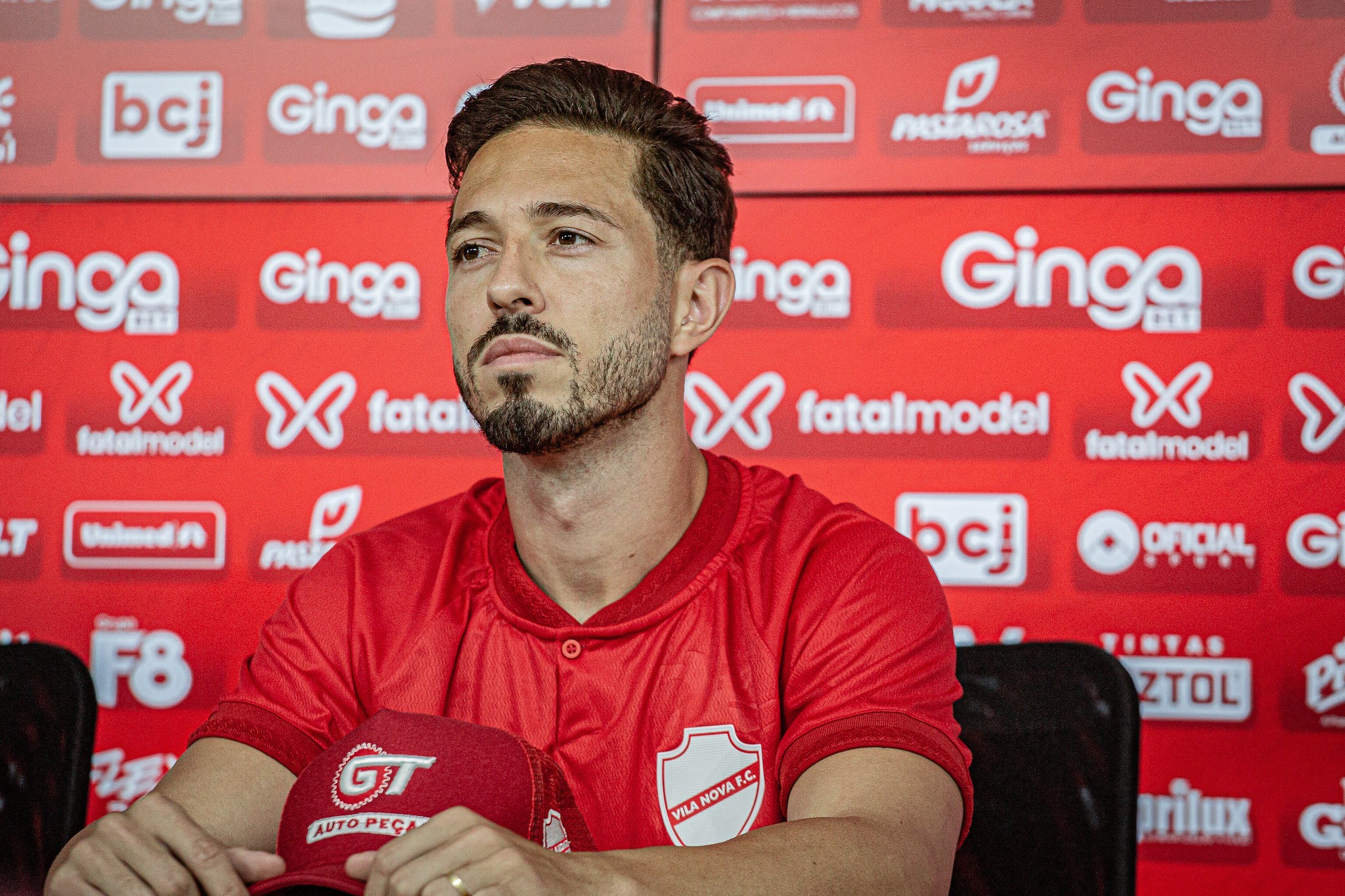 nathfreitasjor's tweet card. Meia que estava emprestado ao Tigrão havia ficado sem vínculo após rescindir com o Vitória, seu antigo clube