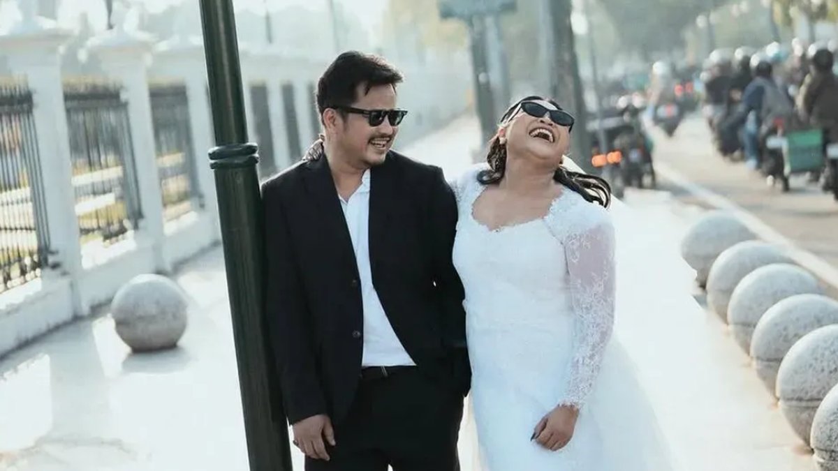 malang_hits0341's tweet card. Acara sakral tersebut menjadi pusat perhatian tidak hanya bagi para tamu undangan yang hadir secara langsung, tetapi juga warganet di berba