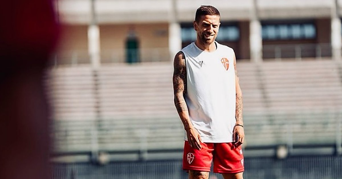 Orgullo_Nervion's tweet card. El argentino ha vuelto a pisar un terreno de juego este sábado en el Padova - Venezia de la serie B