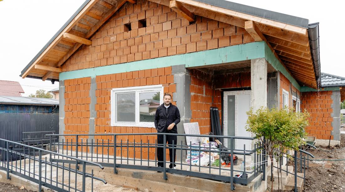 Advertising4URO's tweet card. Mihai Morar, ambasador al Fundației Hope and Homes for Children din 2020, își transformă și anul acesta ziua de naștere într-o ocazie de a face bine. Mihai își propune să strângă, din donații, 44.000...