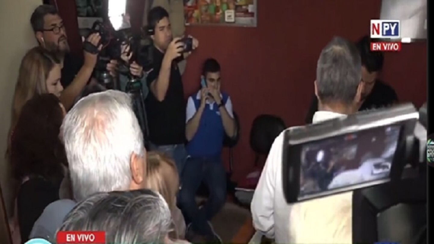 npyoficial's tweet card. Liberales y otros políticos opositores presentaron una denuncia contra dos comisarios y varios policías por la represión ocurrida durante el homenaje a Rodrigo Quintana, frente al Palacio de Justicia.