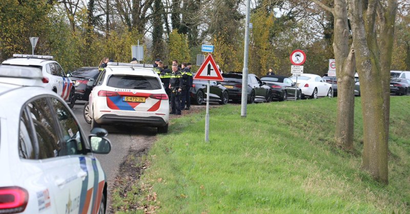 Politie haalt trouwstoet van snelweg bij Barneveld